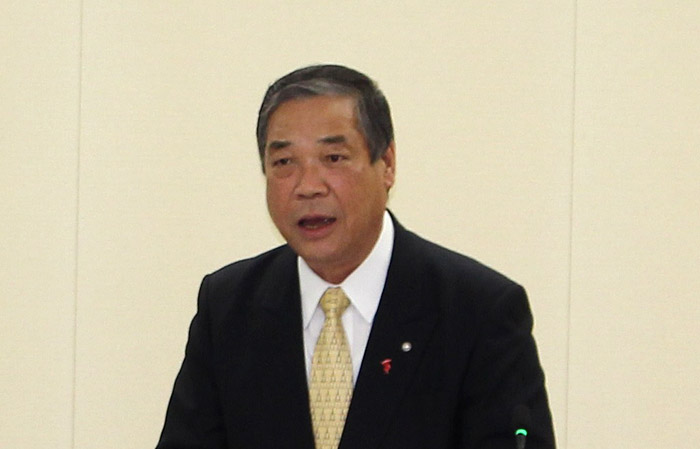 挨拶をする岩田会長