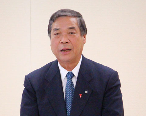 挨拶をする岩田会長