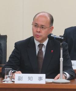 県政説明を行う滝川副知事